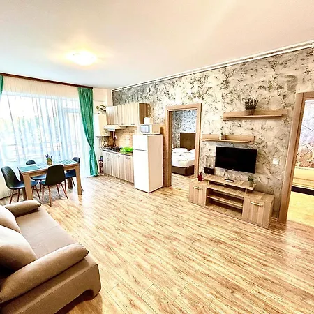 Marcony Boutique Mamaia